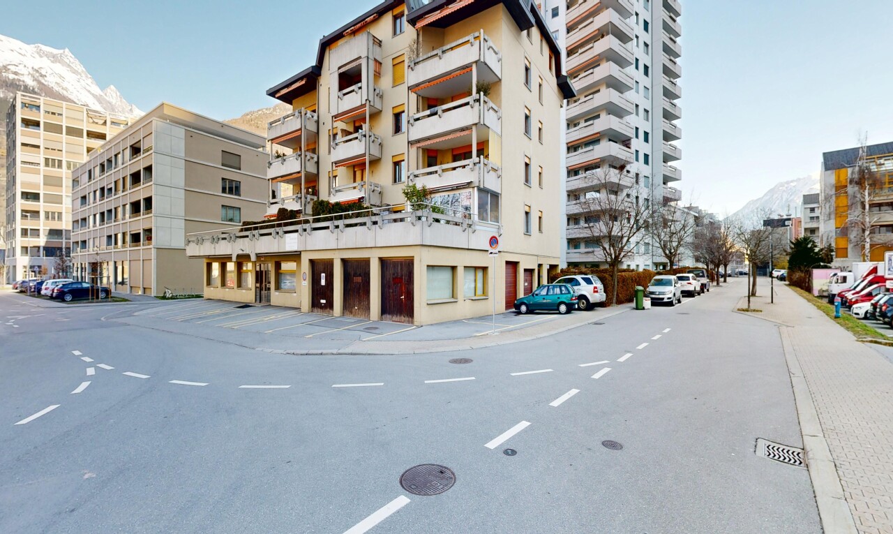 extérieur du bâtiment avec day time, vue sur le complexe d'appartements, et apartment complex view