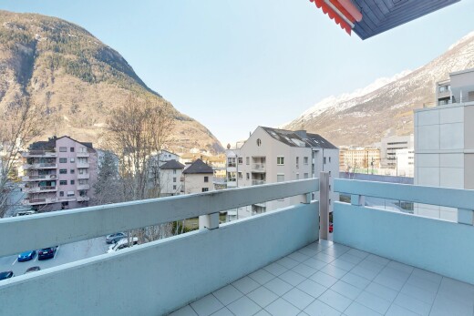 balcon avec from property, vue sur la montagne, mountain view, balcon, et day time
