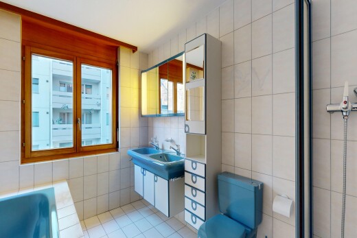 cuisine avec light floor, inside property, mur en carrelage, tile wall, et sol en carrelage