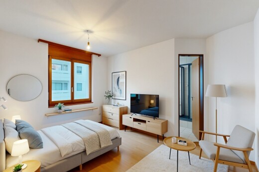 zimmer / schlafzimmer mit gipskartonwand, drywall, virtually staged, fernseher, und holzfußboden