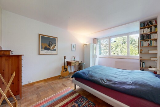 chambre avec drywall, cloison sèche, inside property, wood finish floor, et sol en finition bois