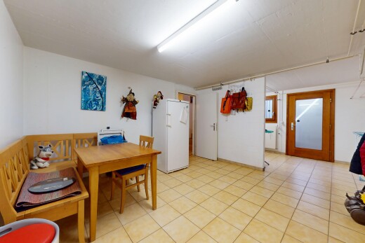 esszimmer mit gipskartonwand, drywall, inside property, fliesenboden, und tile floor