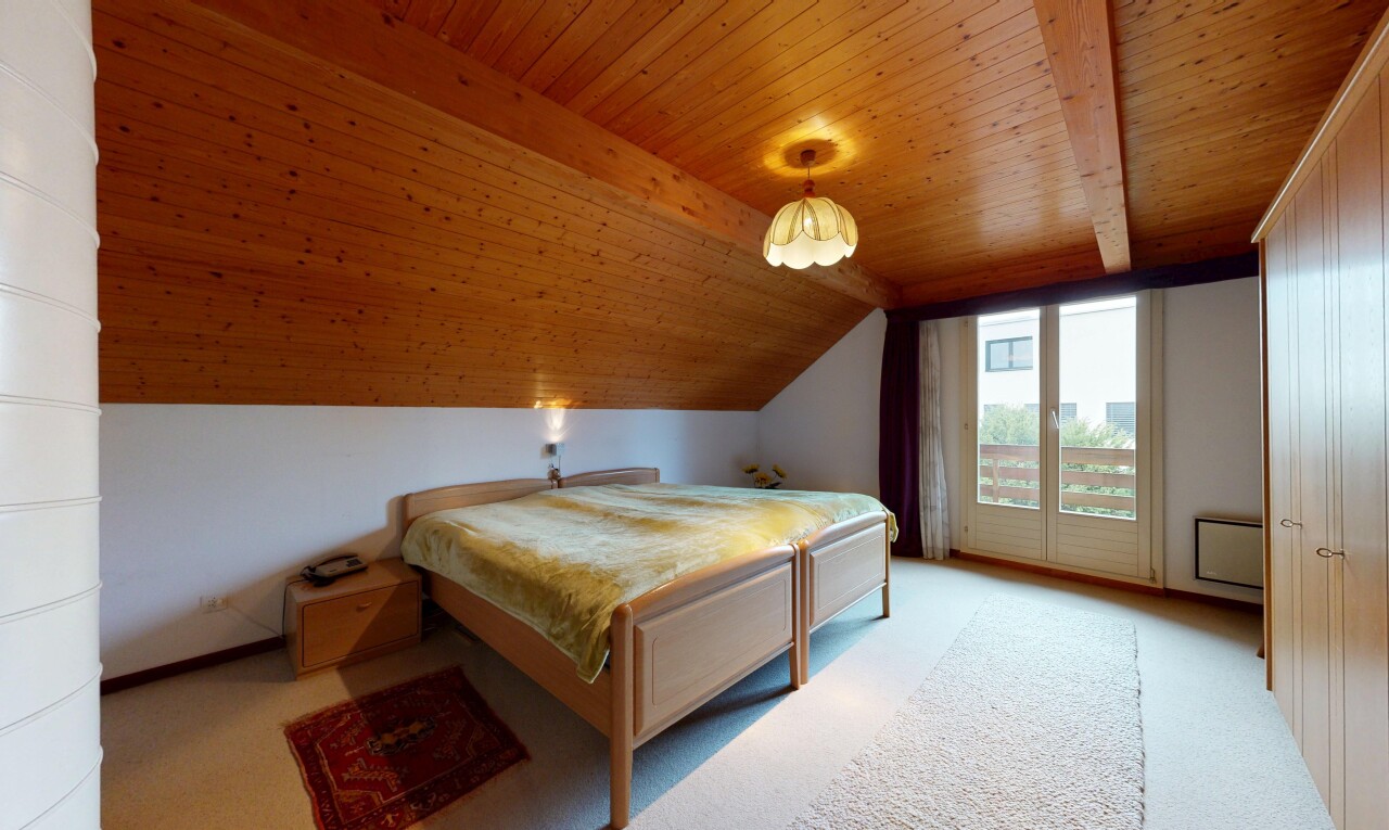 chambre avec pièce supplémentaire, inside property, accès à l'extérieur, drywall, et cloison sèche