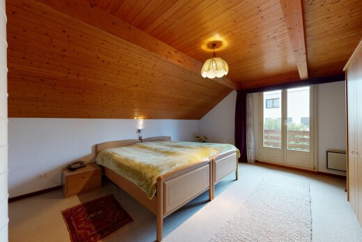 chambre avec pièce supplémentaire, inside property, accès à l'extérieur, drywall, et cloison sèche