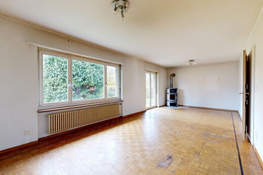 pièce vide avec lumière naturelle, natural light, radiateur, cloison sèche, et drywall