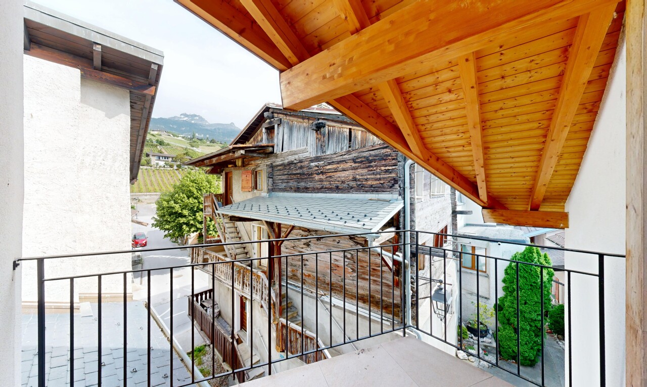 balcon avec balcon et from property