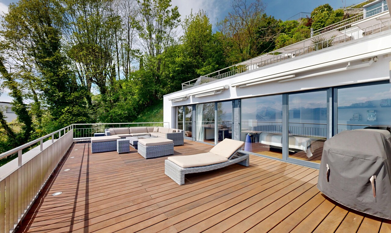 terrasse avec espace de vie extérieur, terrasse, from property, day time, et vue sur les bois