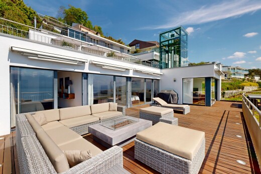 terrasse avec terrasse, day time, foyer extérieur, espace de vie extérieur, et gril