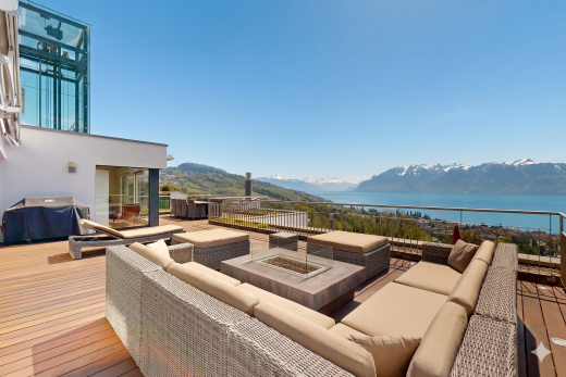 terrasse avec mountain view, vue sur la montagne, foyer extérieur, terrasse, et gril