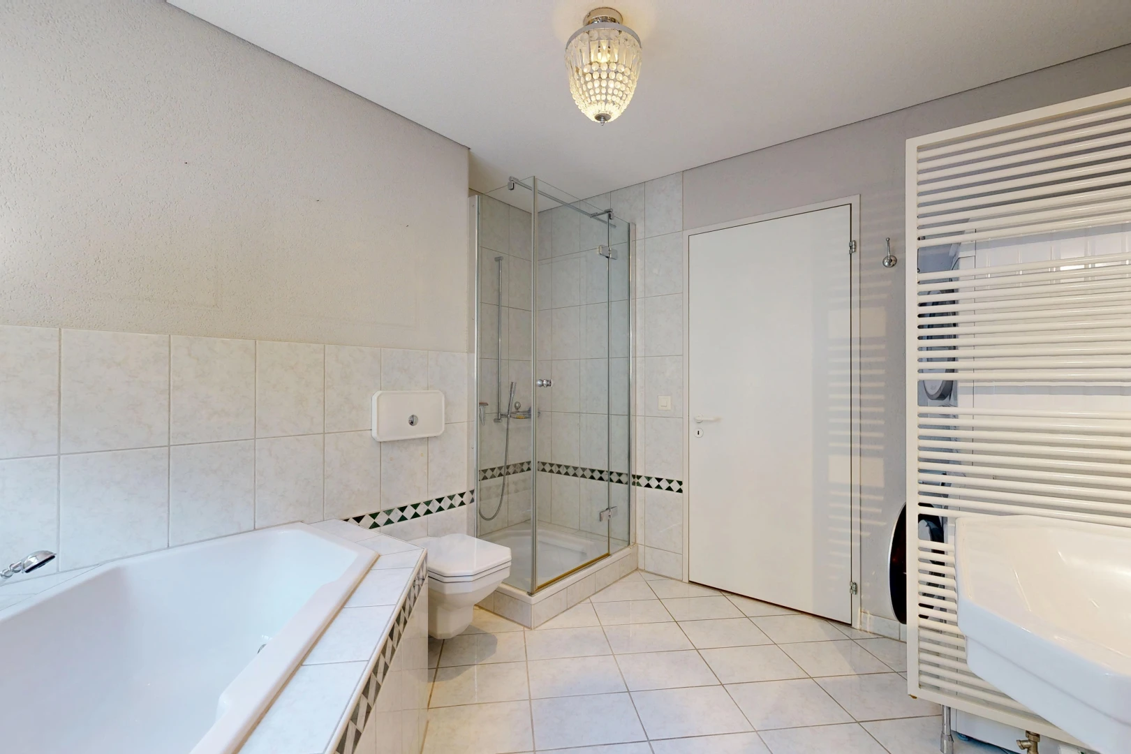 bad mit handtuchwärmer, komplettes badezimmer, dusche, light floor, und bad