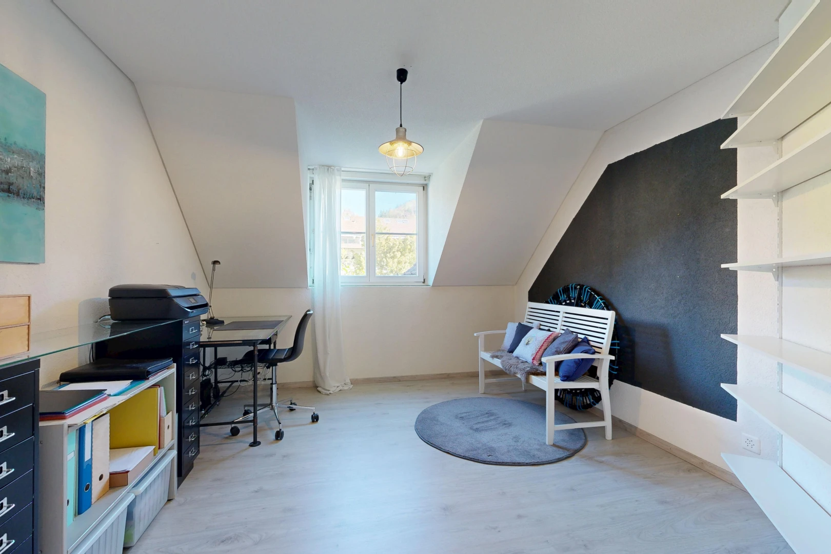 büro mit zusätzliches zimmer, drywall, gipskartonwand, pendelleuchte, und wood finish floor