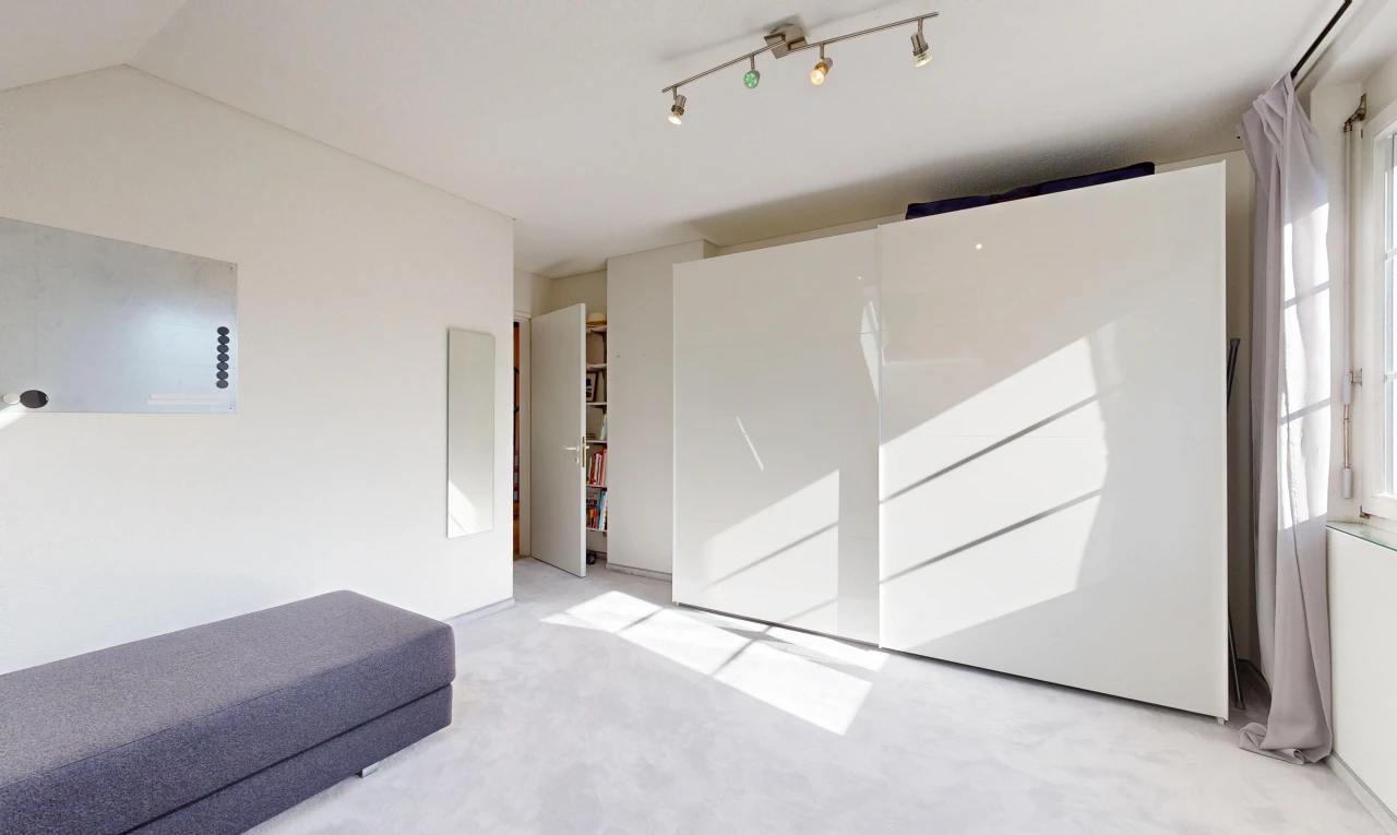 zimmer / schlafzimmer mit deckenbeleuchtung, inside property, drywall, gipskartonwand, und carpet