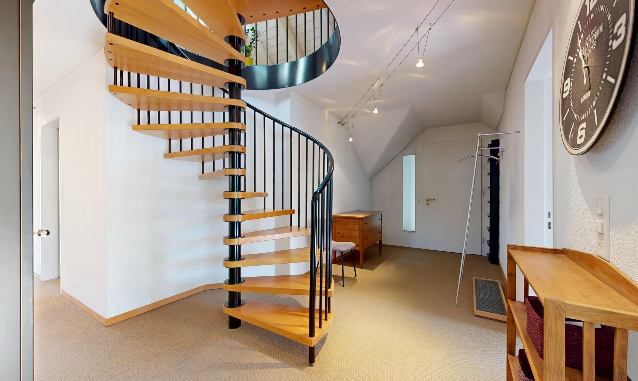 treppe mit treppen, inside property, wood finish stairs, teppich, und carpet