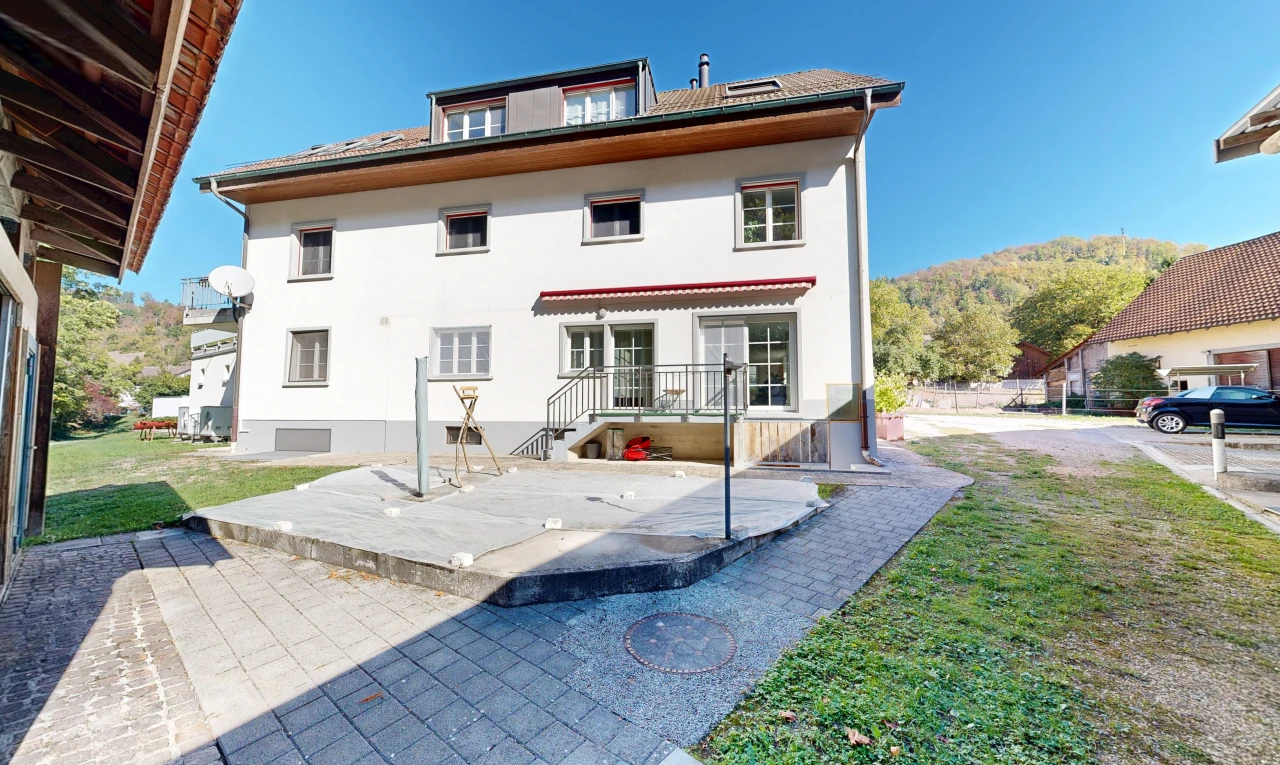 außenansicht mit markise, property visible, day time, terrasse, und rasen