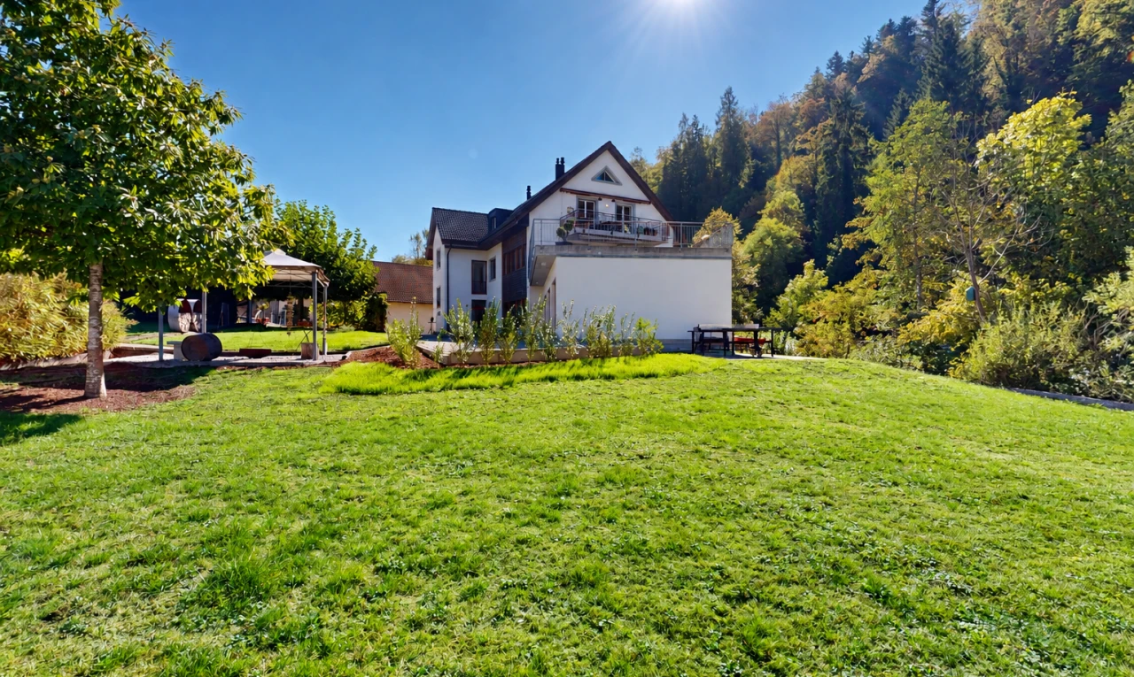 garten mit rasen, property visible, day time, und balkon