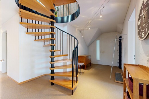 treppe mit treppen, inside property, wood finish stairs, teppich, und carpet