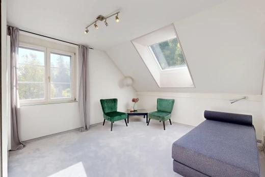 zimmer / schlafzimmer mit zusätzliches zimmer, deckenbeleuchtung, natürliches licht, drywall, und gipskartonwand