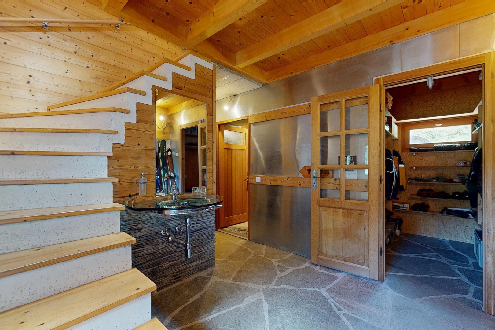 treppe mit inside property, treppen, flagstone, stone finish floor, und steinboden