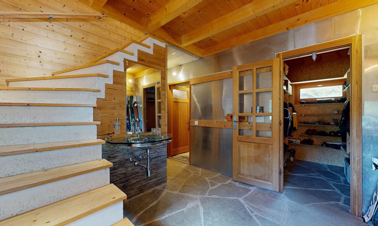 treppe mit inside property, treppen, flagstone, stone finish floor, und steinboden