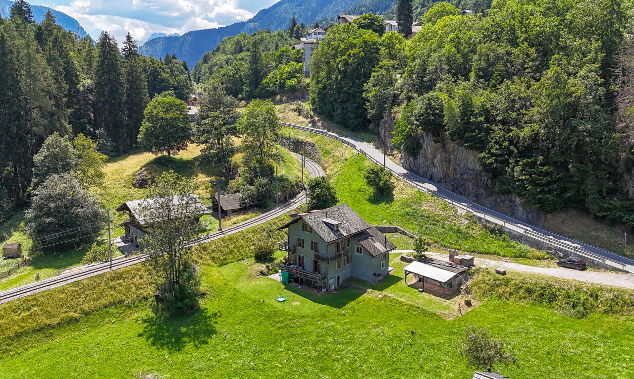 blick auf die berge mit property visible, waldblick, forest view, day time, und blick auf die berge
