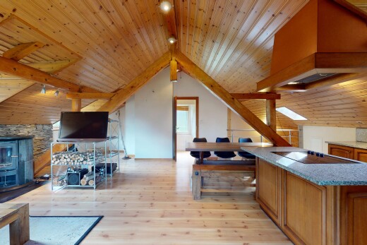 küche mit wood ceiling, holzdecke, öffnet sich zum wohnraum, drywall, und gipskartonwand