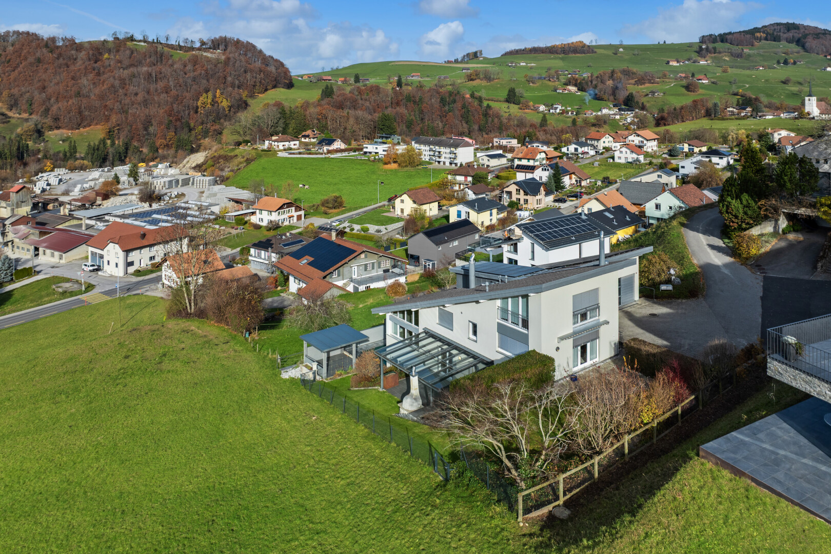 blick auf die berge mit day time, wohngebietblick, und residential view