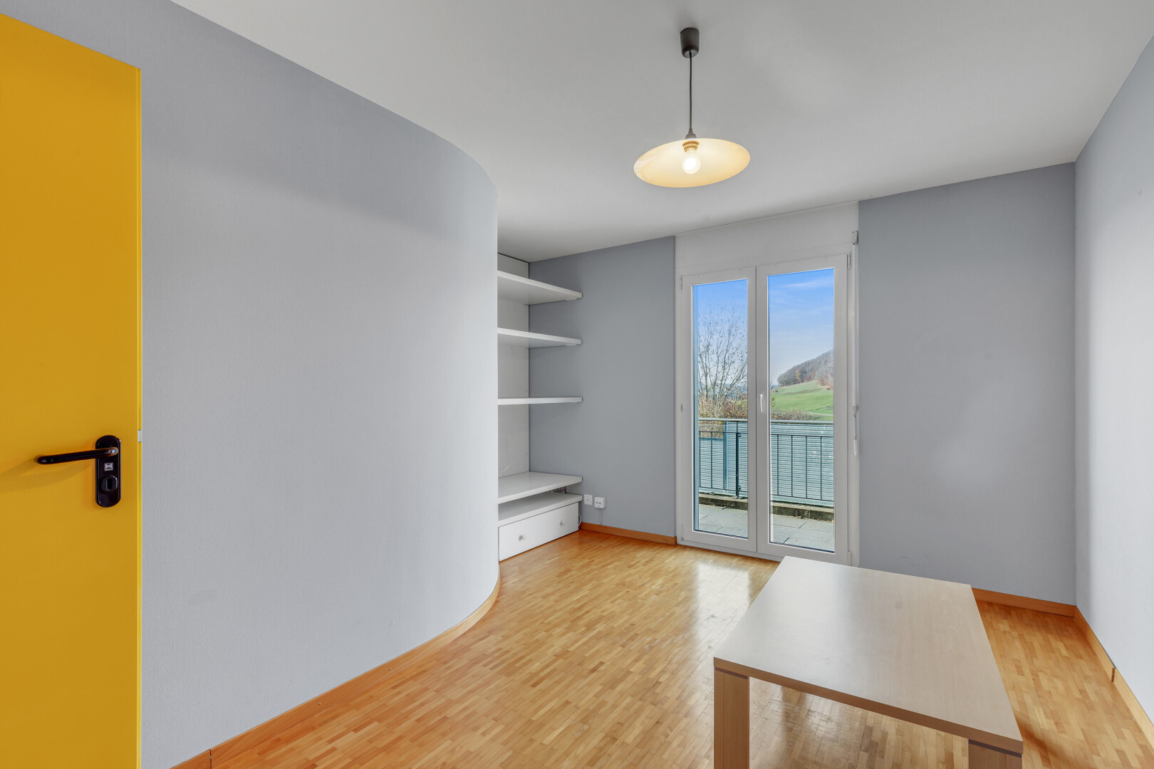 leerer raum mit day time, natürliches licht, natural light, gipskartonwand, und drywall