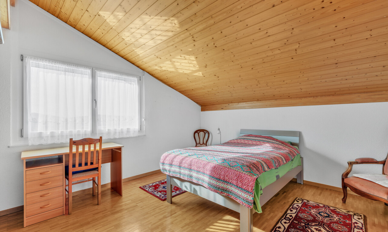 chambre avec pièce supplémentaire, wood ceiling, plafond en bois, vaulted ceiling, et plafond voûté