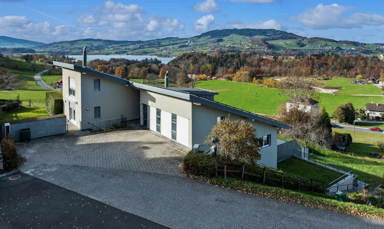 view of home featuring a mountain view, stucco siding, and driveway