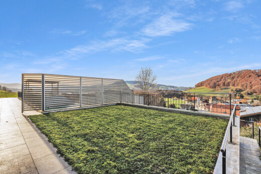 garten mit blick auf die berge, mountain view, day time, und rasen