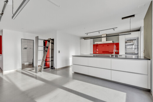 küche mit schränke mit flachen paneelen, finished concrete floor, concrete floor, betonboden, und drywall