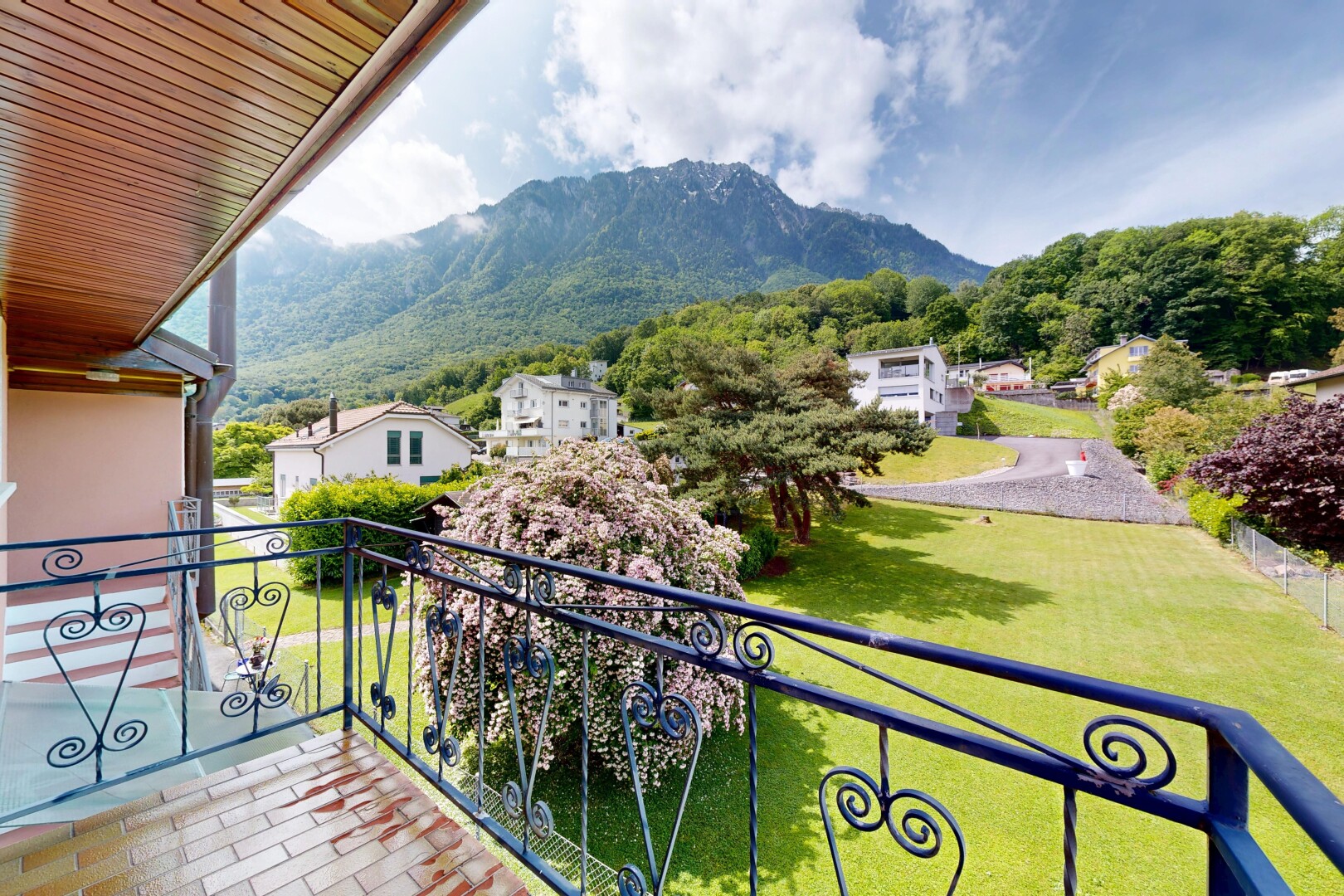 balcon avec from property, day time, balcon, mountain view, et vue sur la montagne