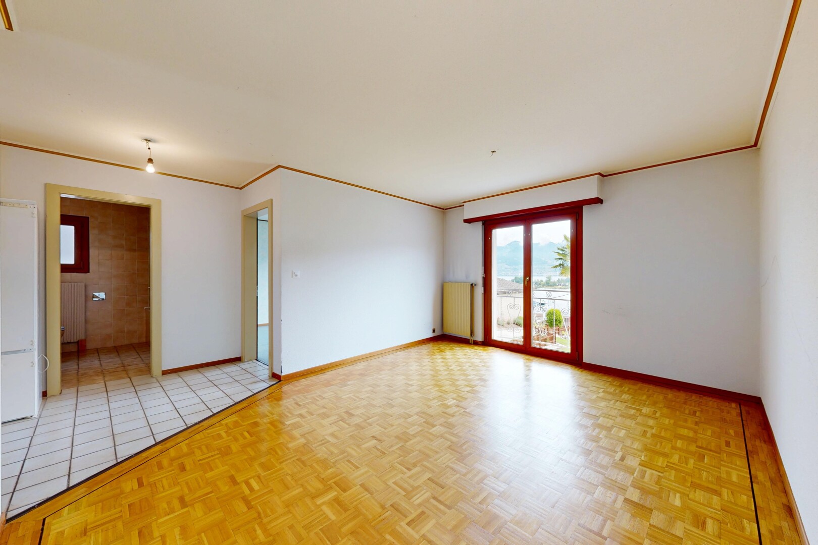 pièce vide avec inside property, lumière naturelle, natural light, parquet floor, et cloison sèche