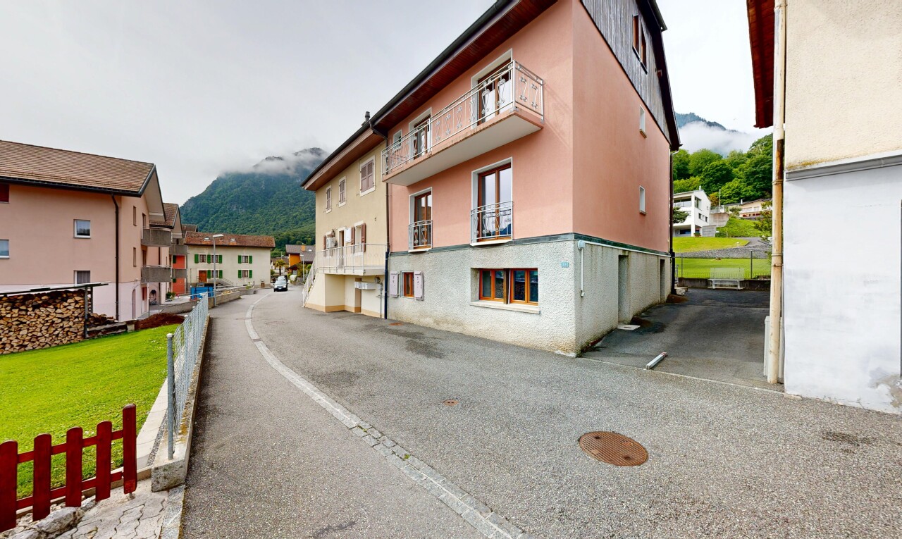 façade avec mountain view, vue sur la montagne, bardage en stuc, et overcast