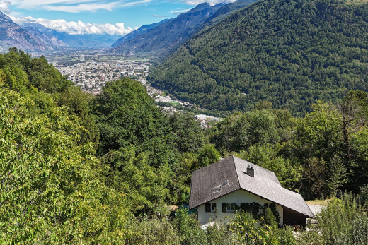 vue sur la montagne avec vue sur la montagne, mountain view, property visible, vue sur la forêt, et forest view