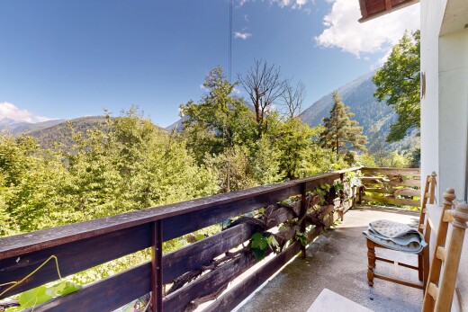 balcon avec vue sur la montagne, mountain view, day time, balcon, et from property