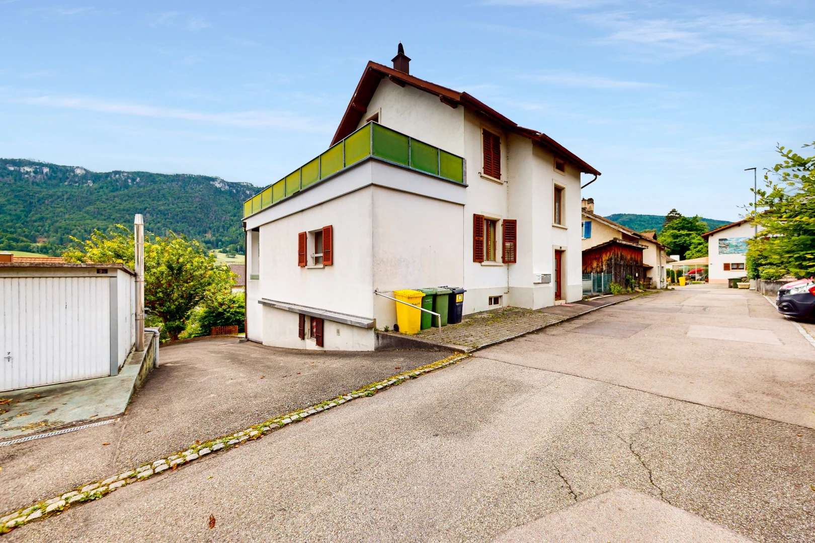 façade avec vue sur la montagne