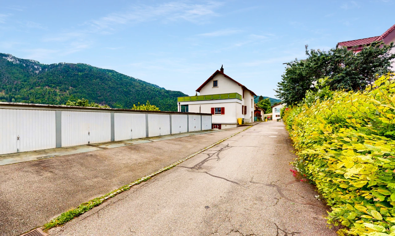 façade avec vue sur la montagne