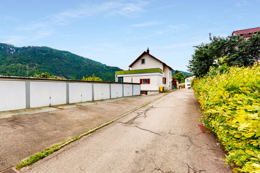 außenansicht mit blick auf die berge