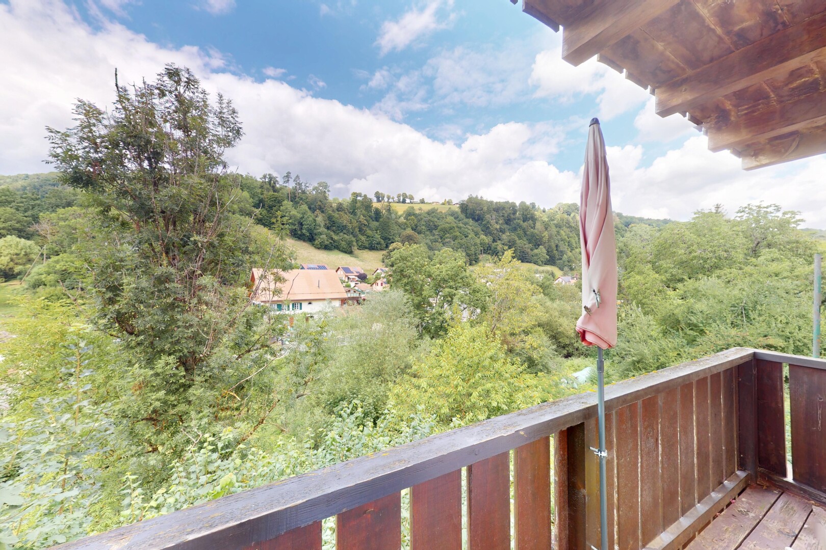balcon avec from property et day time