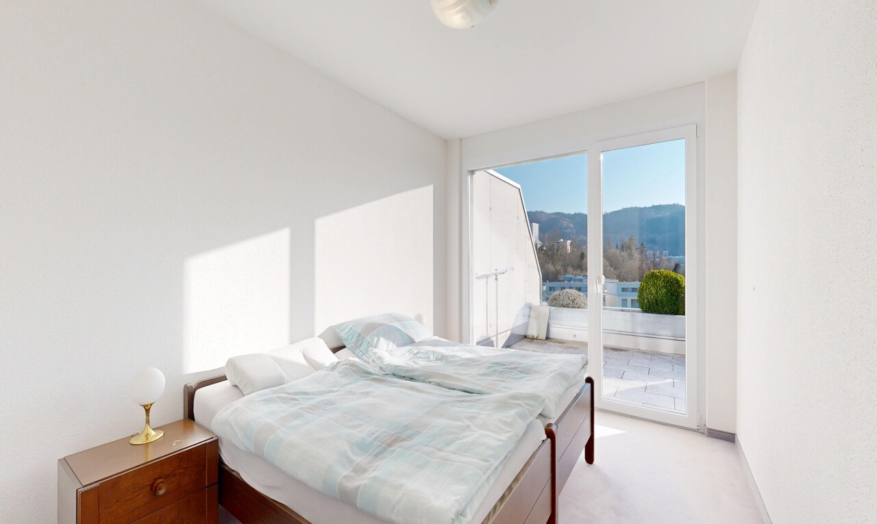 chambre avec inside property, accès à l'extérieur, lumière naturelle, natural light, et day time