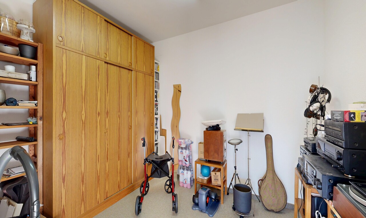 chambre avec inside property, drywall, cloison sèche, carpet, et moquette