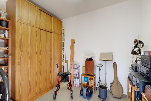 chambre avec inside property, drywall, cloison sèche, carpet, et moquette