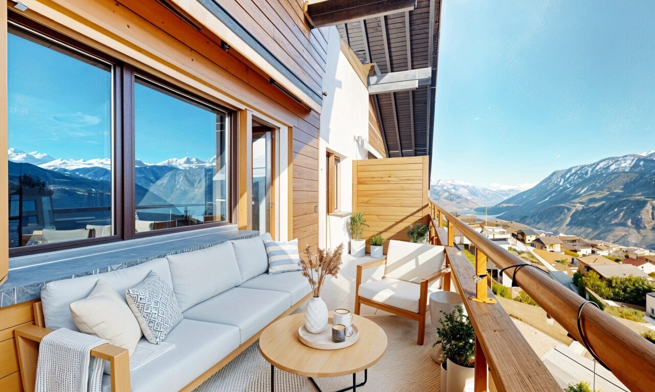 balcon avec vue sur la montagne, mountain view, day time, et balcon
