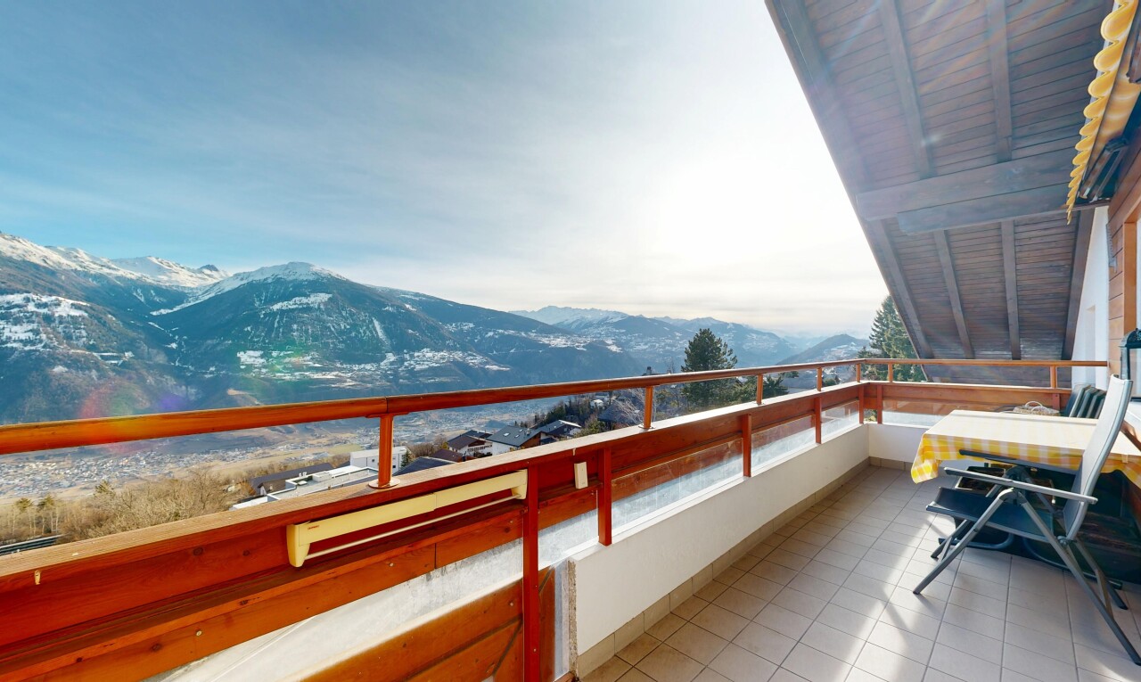 balcon avec vue sur la montagne, mountain view, day time, from property, et terrasse