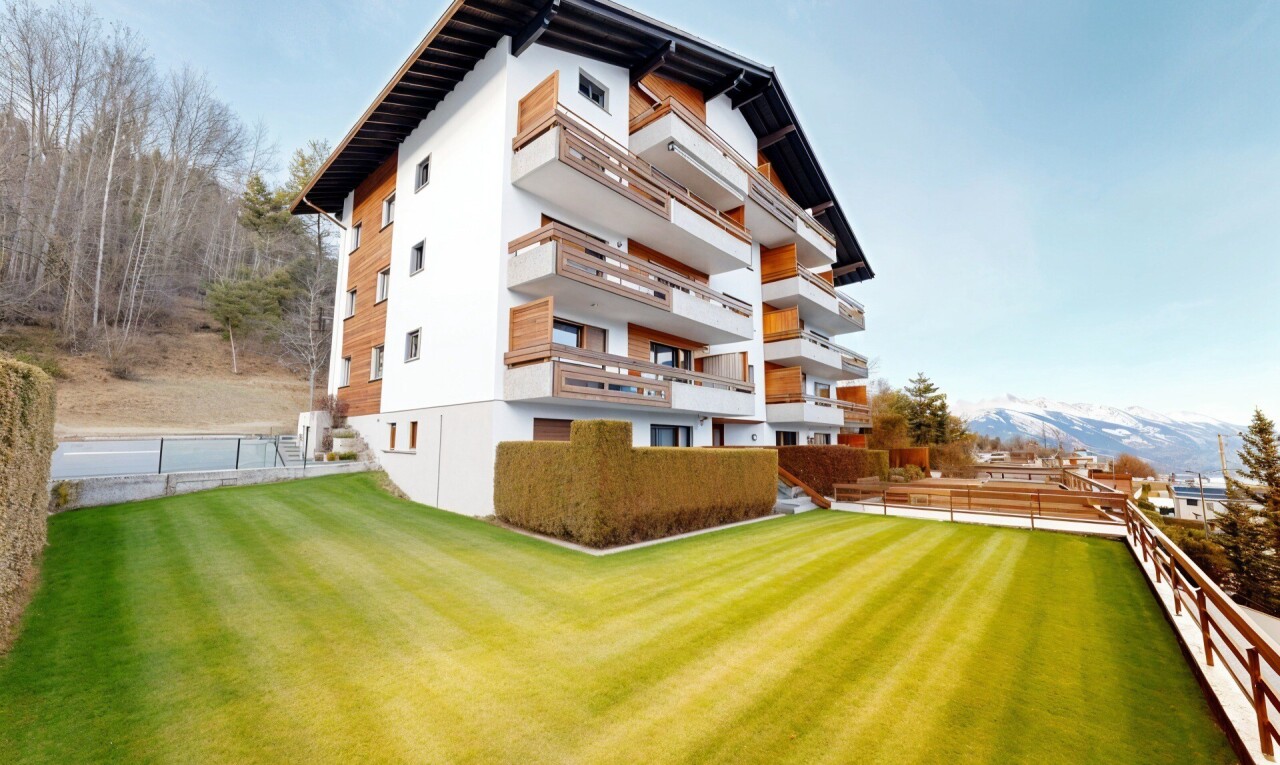 extérieur du bâtiment avec day time, vue sur le complexe d'appartements, et apartment complex view