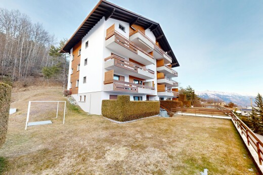 außenansicht mit day time, blick auf wohnanlage, und apartment complex view
