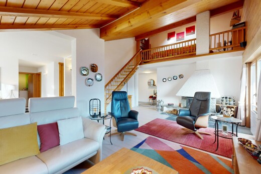 salon avec inside property, escaliers, plafond haut, high ceiling, et cloison sèche