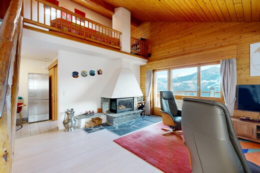 bureau avec plafond en bois, wood ceiling, plafond voûté, vaulted ceiling, et plafond haut