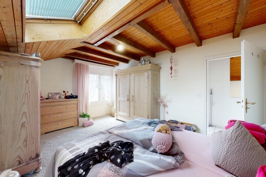 zimmer / schlafzimmer mit inside property, drywall, natural light, gipskartonwand, und natürliches licht